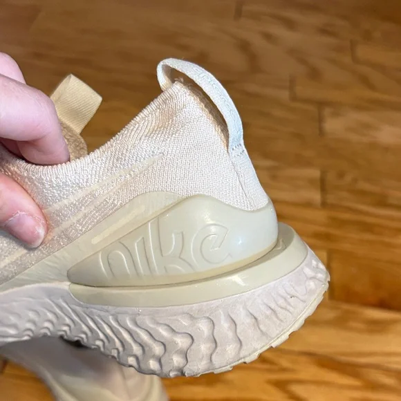 Women's Nike Epic Phantom React White & Pure Platinum Size 6.5 available - Picture 4 of 10